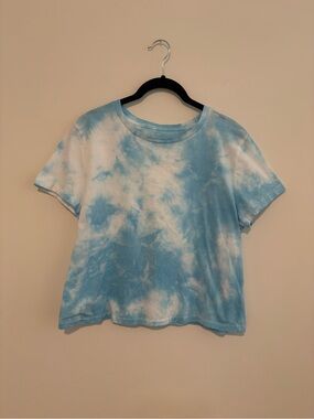Cropped Baby Blue and White Tie Dye Tee